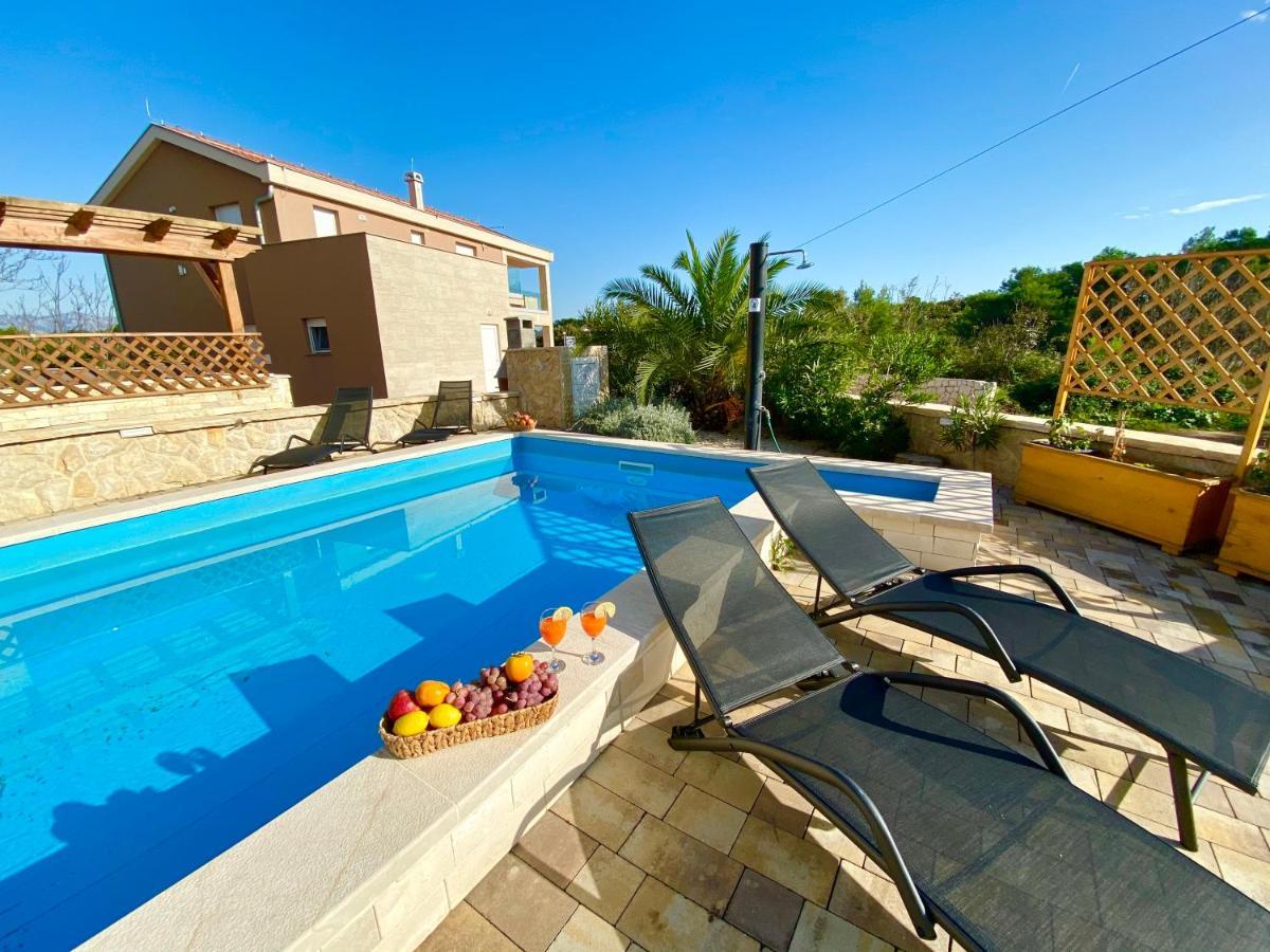Villa Island Vir With Pool Extérieur photo