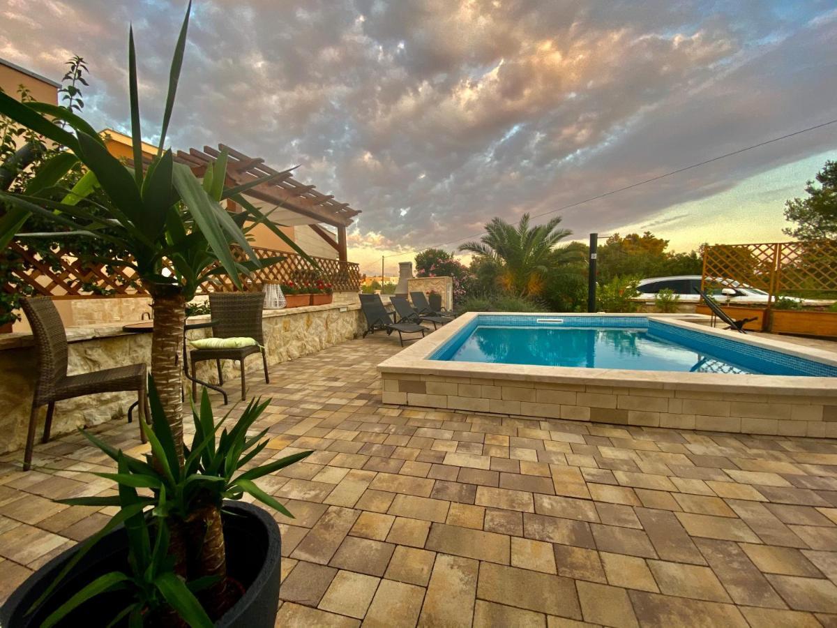 Villa Island Vir With Pool Extérieur photo