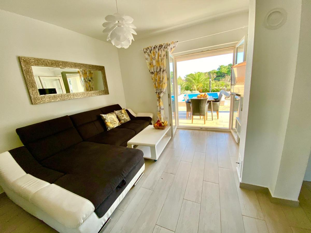 Villa Island Vir With Pool Extérieur photo